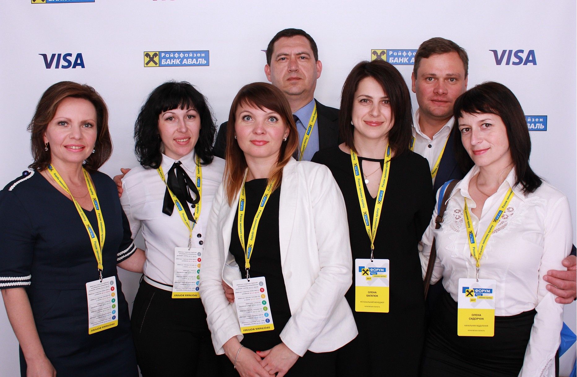 Фотографії, зроблені фотобудкою на корпоративі